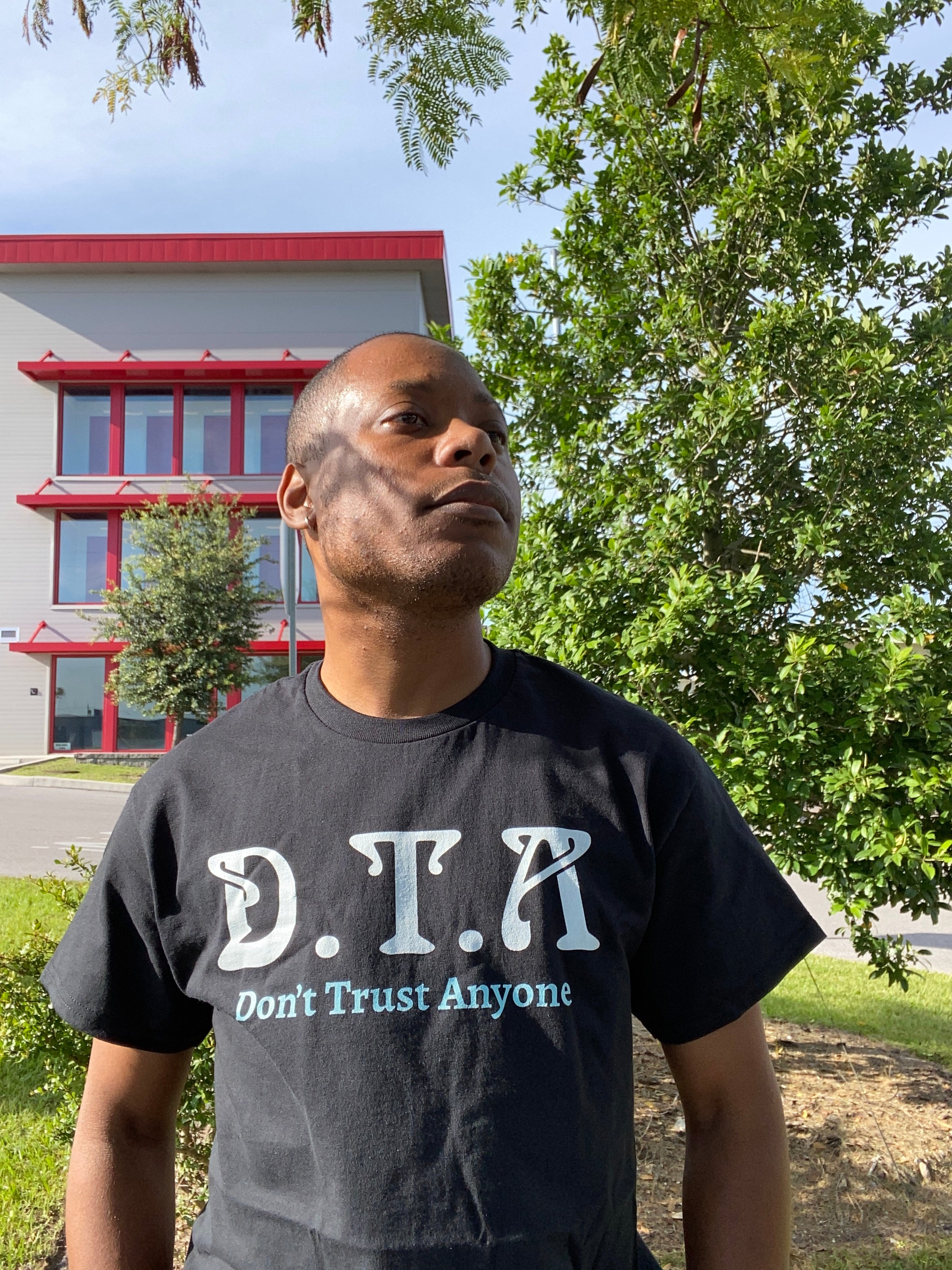 Dont Trust Anyone